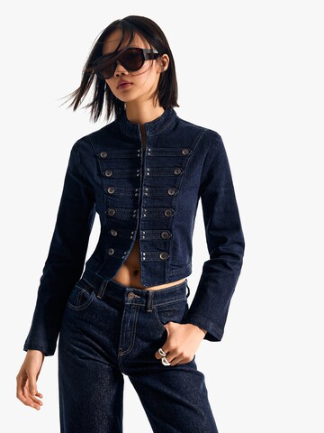 Bershka Välikausitakki värissä sininen: etupuoli