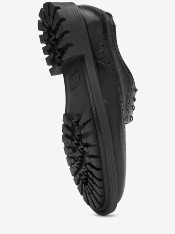 Chaussure à lacets Next en noir