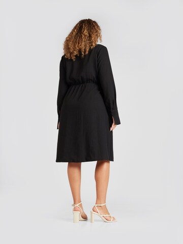 Robe 'Nala' CITA MAASS co-created by ABOUT YOU en noir