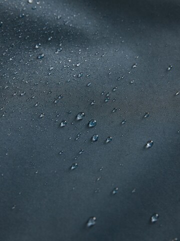 Next Mantel in Blau