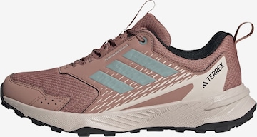 Scarpa bassa 'Tracefinder Trail' di ADIDAS TERREX in rosa: frontale