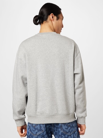 LEVI'S ® Sweatshirt 'Relaxed Baby Tab Crew' in Grey