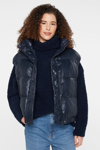 SENSES.THE LABEL Glänzende Steppweste Oversized in Blau