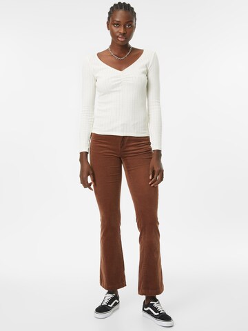 VERO MODA - Acampanado Pantalón 'Peachy' en marrón