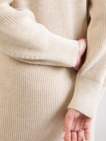 s.Oliver Трикотажное платье в Бежевый