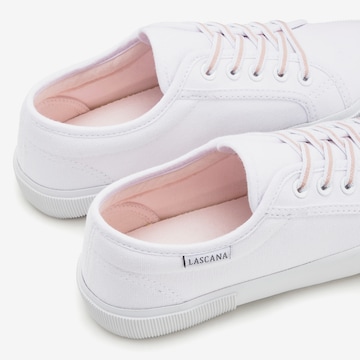 LASCANA Låg sneaker i vit