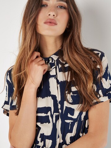 Robe Apricot en bleu