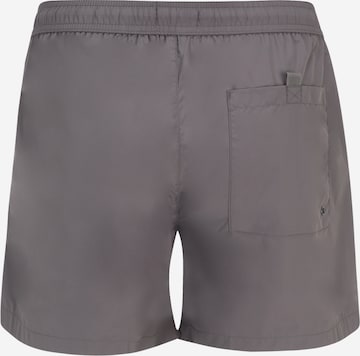 Pantaloncini da bagno di TOPMAN in grigio