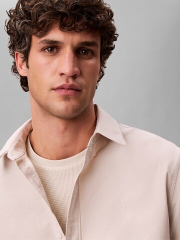 Coupe regular Chemise 'Classic' Calvin Klein Jeans en beige