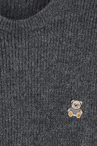 Pull-over Trendyol en gris