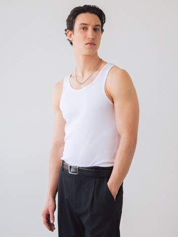 Maglietta di Honest Basics in bianco