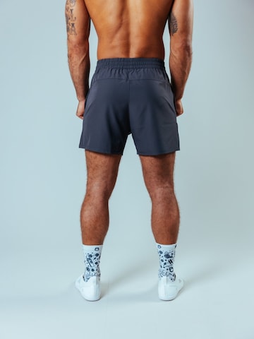 Coupe slim Pantalon de sport 'Raw Gym Shorts - Short Cut' Lifters en gris