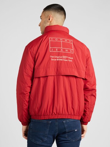 Tommy Jeans - Chaqueta de entretiempo en rojo