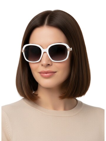 Lunettes de soleil 'Sonnenbrille' GUESS en blanc : devant