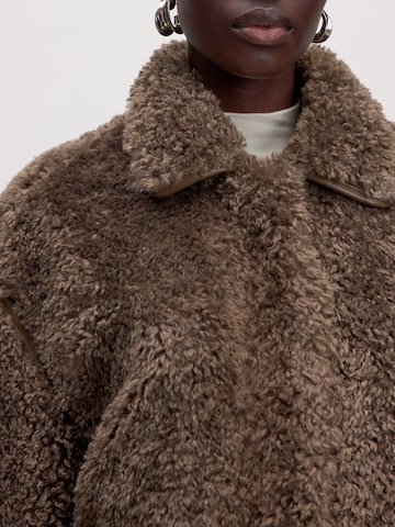 Geacă de iarnă 'Amia' de la EDITED pe maro