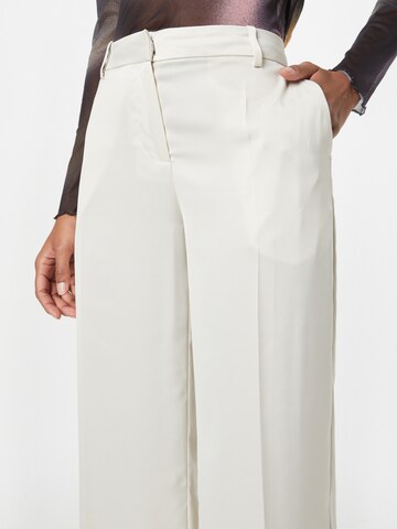 WEEKDAY Wide leg Pleated Pants 'Riley' in White