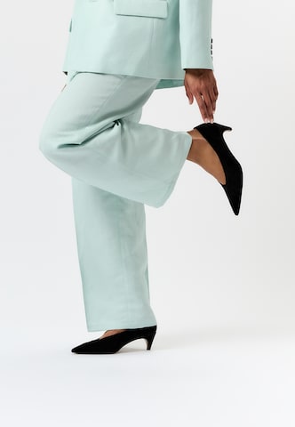 CESARE GASPARI Pumps in Black