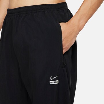 Effilé Pantalon de sport NIKE en noir