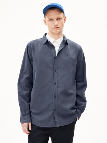 Comfort fit Camicia di ARMEDANGELS in grigio: frontale