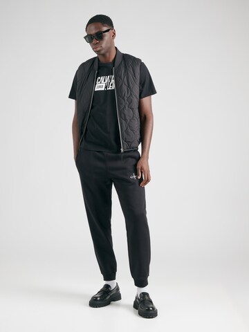 Tricou 'CLASSIC' de la Calvin Klein Jeans pe negru