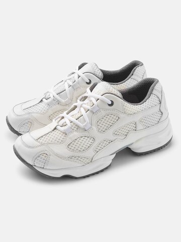BÄR Athletic Shoes 'High Performance 2.5' in White