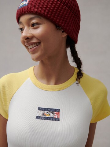 Tommy Jeans Koszulka w kolorze żółty
