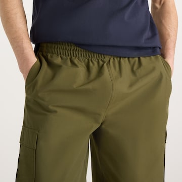 new balance - Loosefit Pantalón cargo en verde