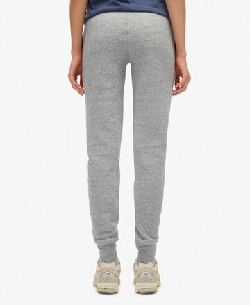 Effilé Pantalon Superdry en gris