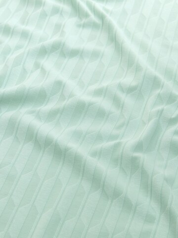 Tricou de la Next pe verde