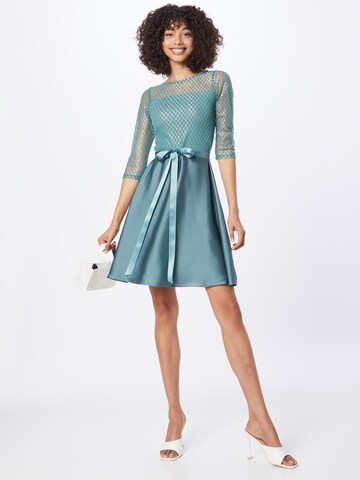 Rochie de cocktail de la SWING pe verde