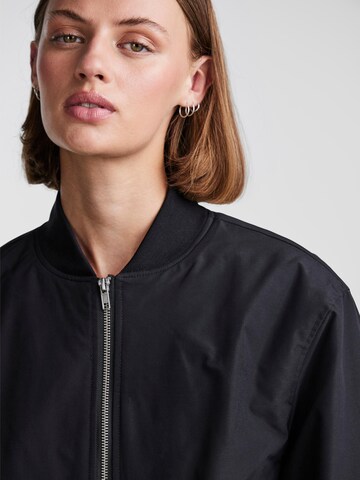 PIECES Between-Season Jacket 'SINA' in Black