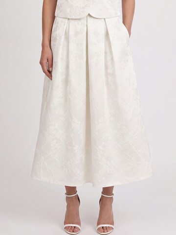 APART Skirt in White: front