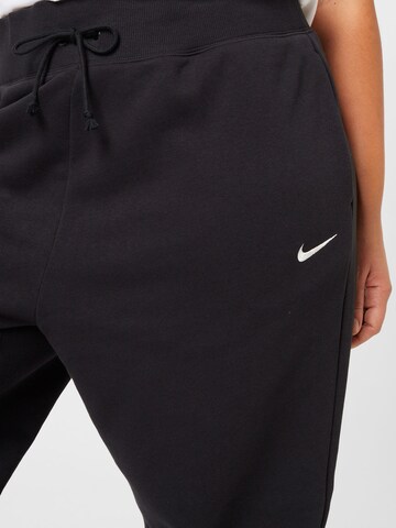 Nike Sportswear - Tapered Calças de desporto 'Phoenix' em preto