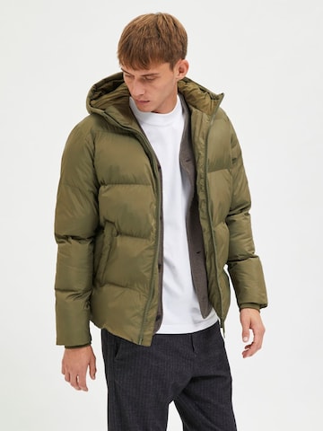 SELECTED HOMME Winter Jacket in Green: front