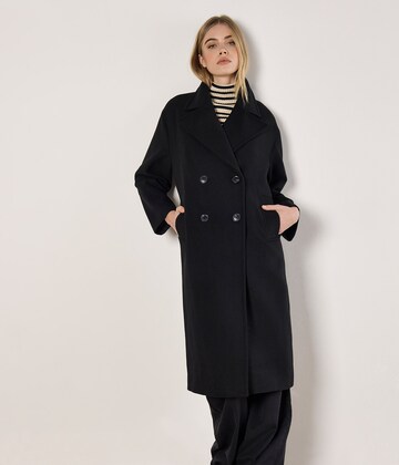 Cappotto invernale di Apricot in nero