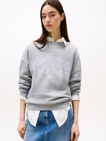 Tommy Jeans Sweatshirt in Grau: Vorderseite