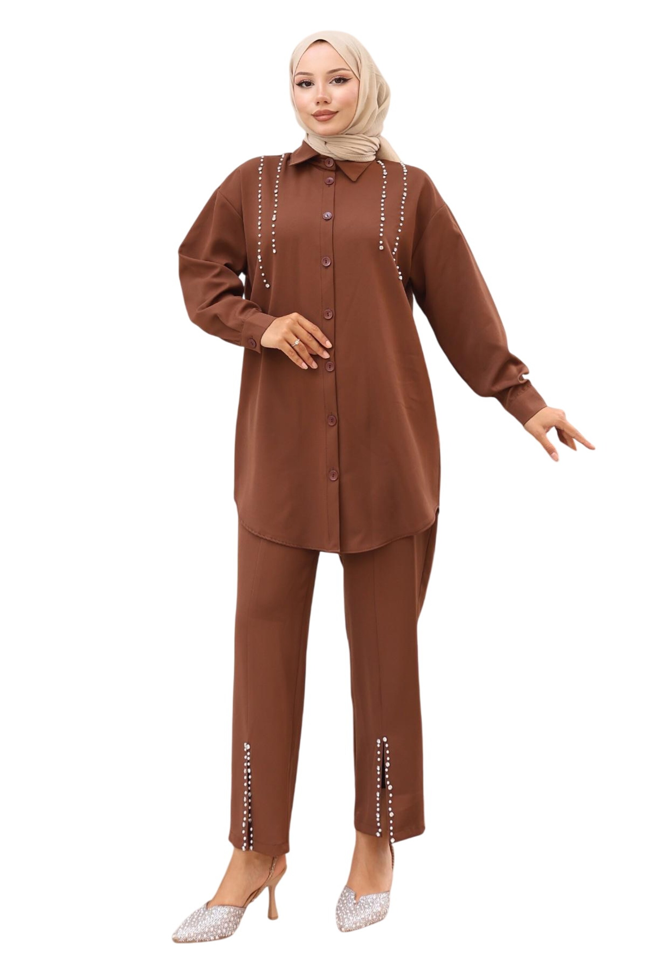 MODAMIHRAM Broekpak in Bruin: voorkant