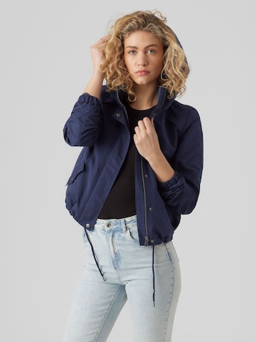 Veste mi-saison 'Zoa' VERO MODA en bleu : devant