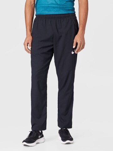 Regular Pantalon de sport 'Team' NIKE en noir : devant