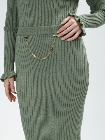 Gonna di Influencer in verde