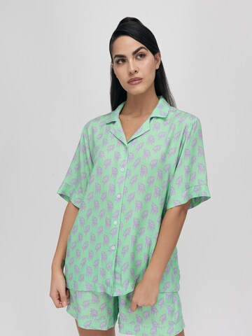 UNFOLLOWED x ABOUT YOU Blouse 'NO SLEEP' in Green: front