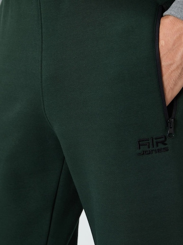 Tommy Life Tapered Sports trousers 'Jogginghose' in Green