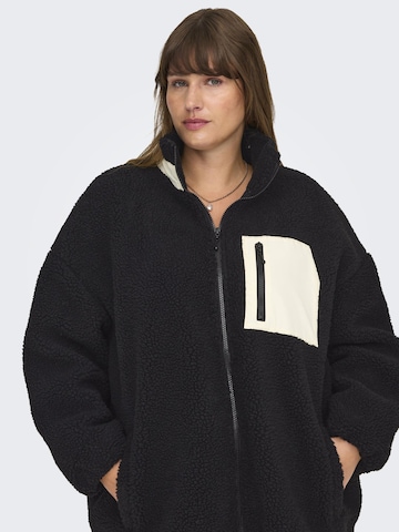 Veste mi-saison 'TRACY' ONLY Carmakoma en noir