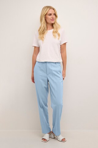 Regular Pantalon à plis 'Sakura' Kaffe en bleu