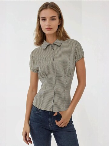 Camicia da donna di Hiccup in beige: frontale