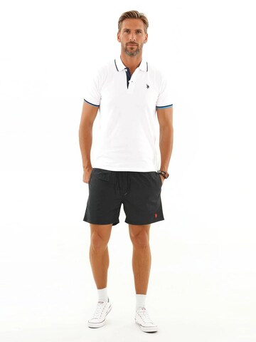 U.S. POLO ASSN. Badeshorts in Schwarz: Vorderseite