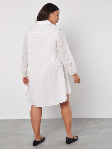 Robe Apricot en beige
