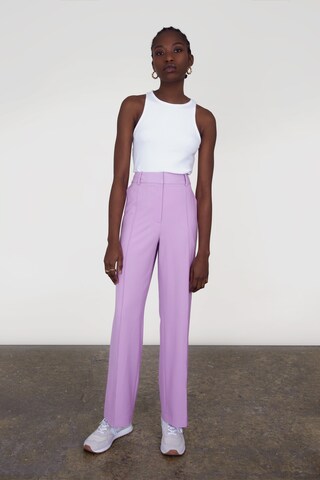 Regular Pantalon à plis Aligne en violet : devant