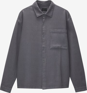 Pull&Bear Regular fit Button Up Shirt in Blue: front