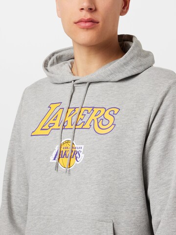 NEW ERA Sweatshirt 'NBA' i grå